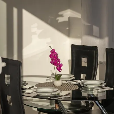 Velvet Sunset Penthouse アパート